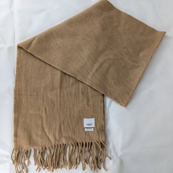Pre-Owned Burberry Beige Cashmere Scarf – Unisex – Luxury Winter Accessory. - Picture 1 of 6
